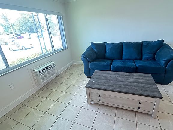 5th image of 2366 Shelley St APT 5