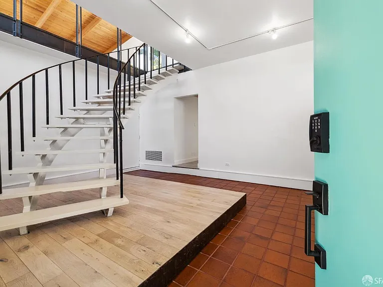 195 Beacon St — Photo 14
