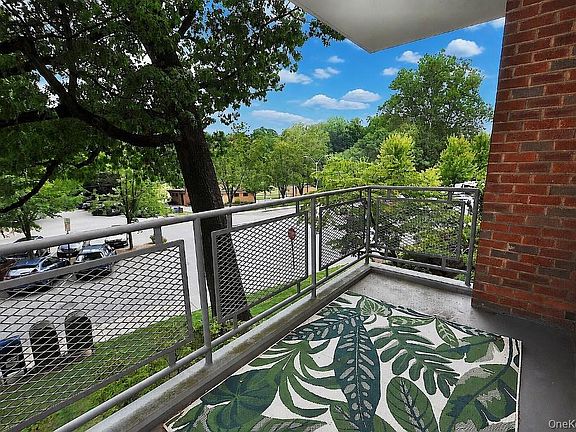 2nd image of 281 Garth Road #B1G