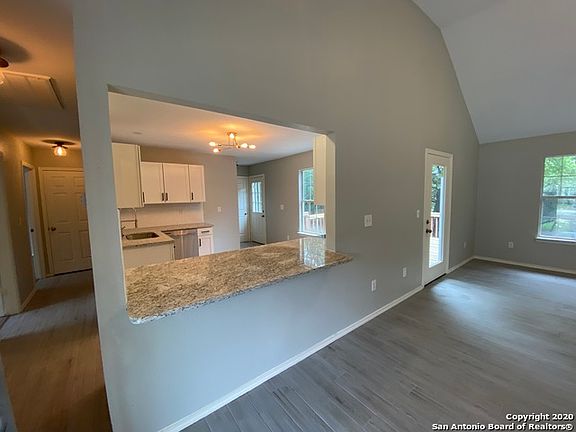 4th image of 202 Dove Ct E