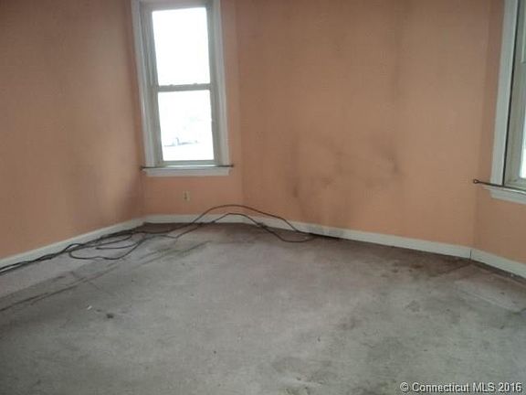 5th image of 25 Woodlawn Ave