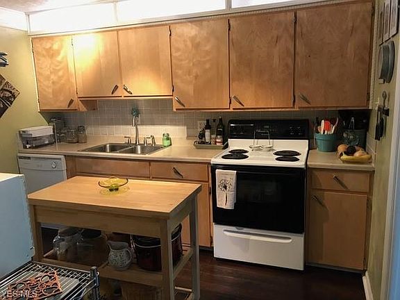 3rd image of 1101 Highland Ave