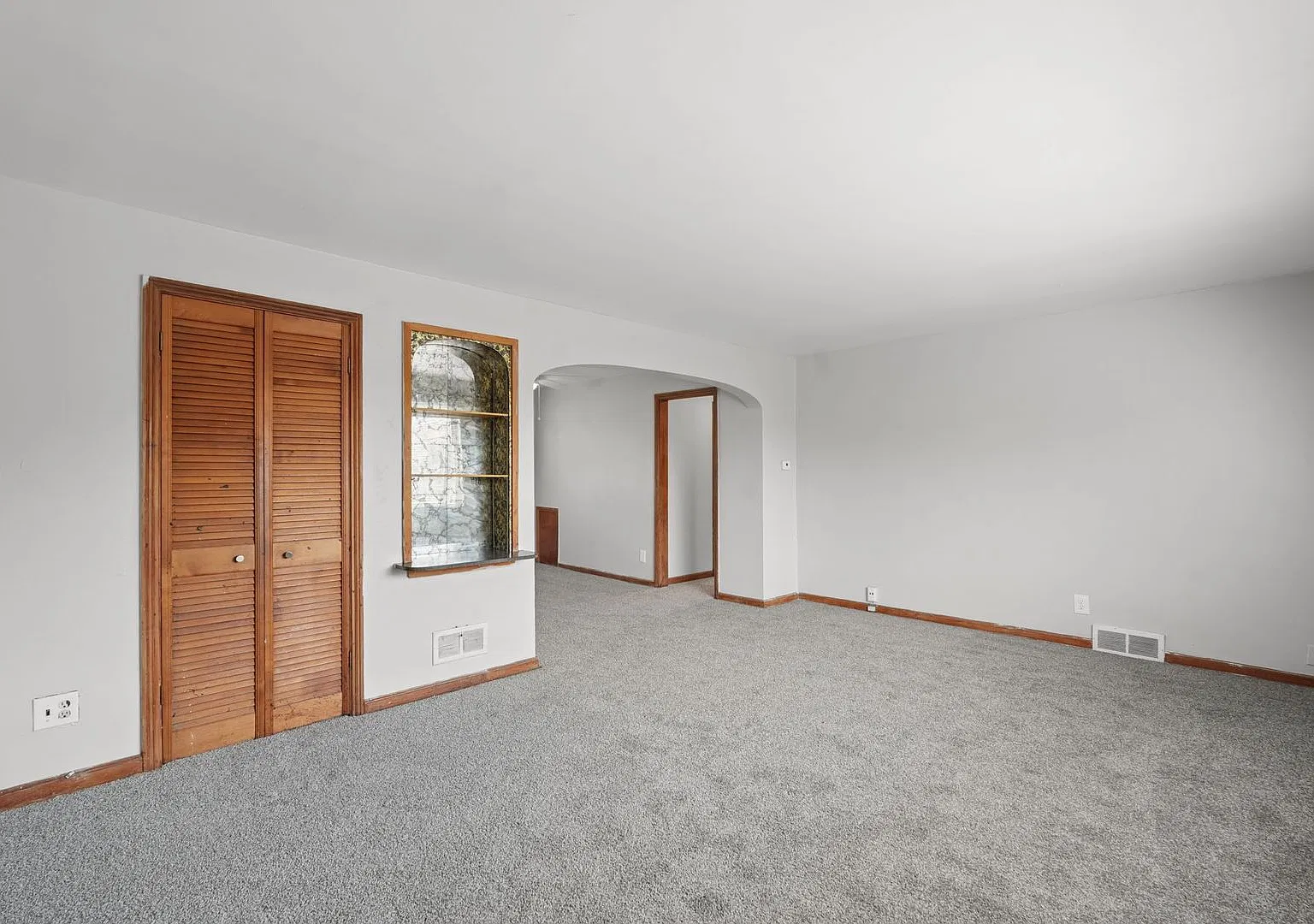 E Broad Street - 3442 C — Photo 3