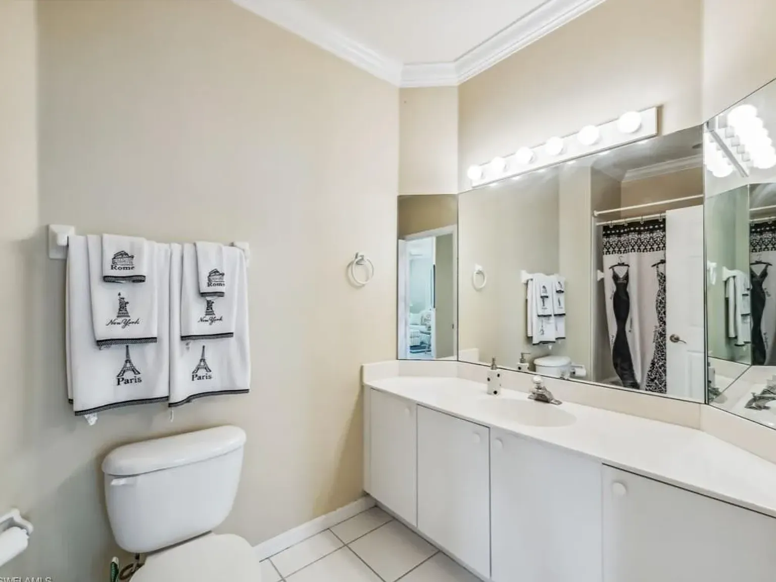 2 bed, 1449 sqft, $4,922 — Photo 2
