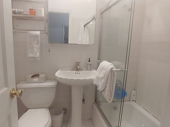 5th image of 321 E 66th St APT 2C