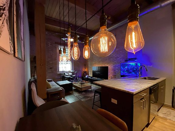 4th image of 454 E Illinois St #6607