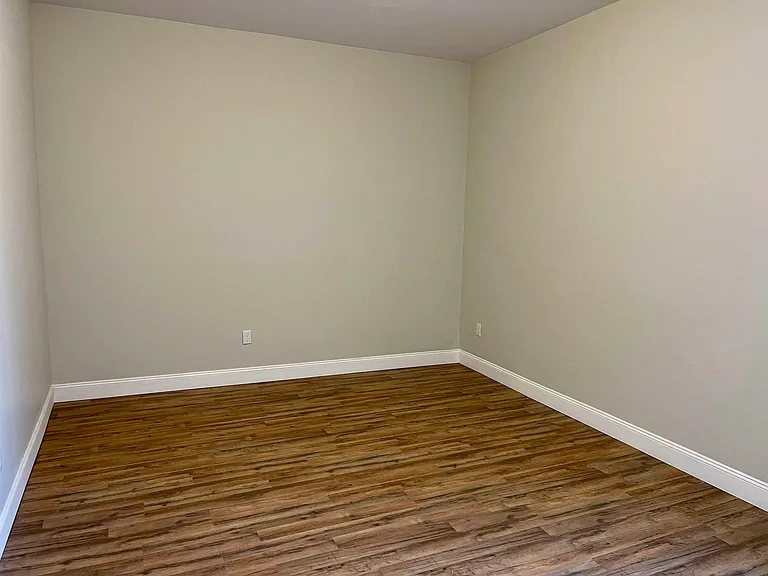 90 Pleasant St #A — Photo 16