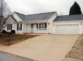 111 E Ridgemount Ct, Greenville, SC 29617