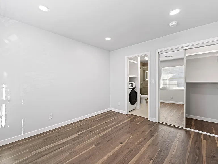 1693 N Hollywood Way — Photo 11