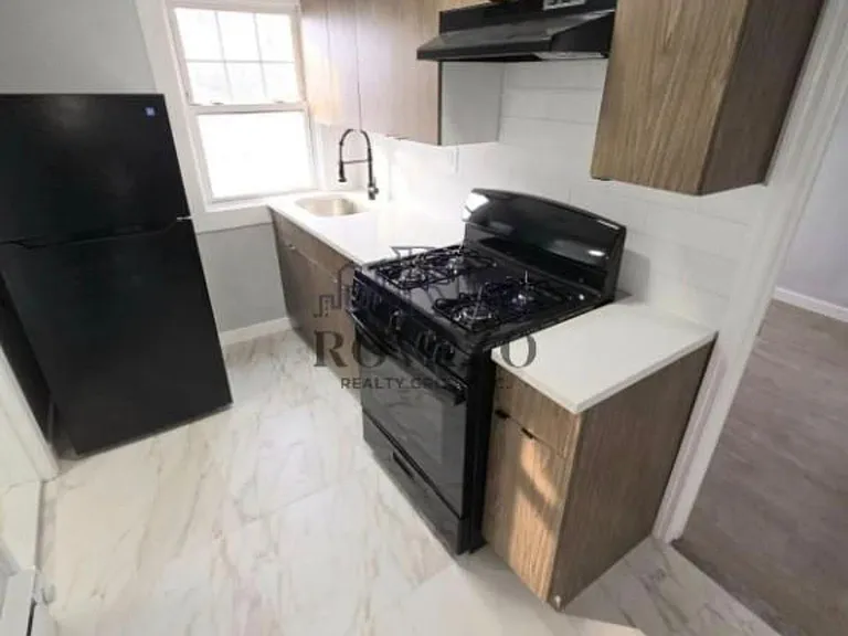 145 Vermont Ave #3 — Photo 2