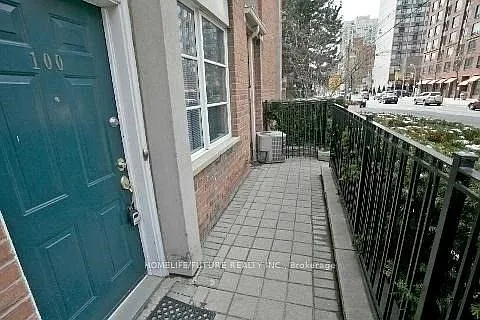 415 Jarvis St Photo 1