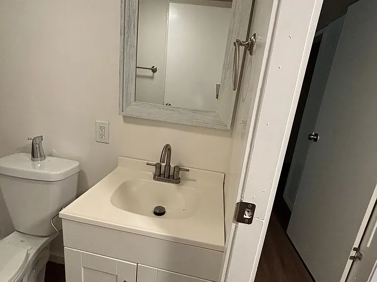 304 N Bloomington St #26 — Photo 8