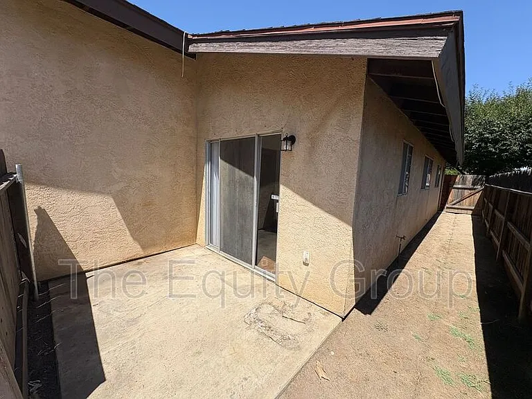 2037 S Tracy Ct — Photo 17