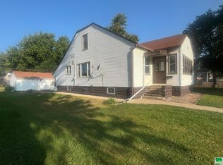 333 S 8th St, Cherokee, IA 51012