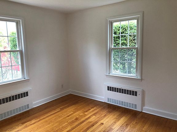 4th image of 30 Maplewood Ave