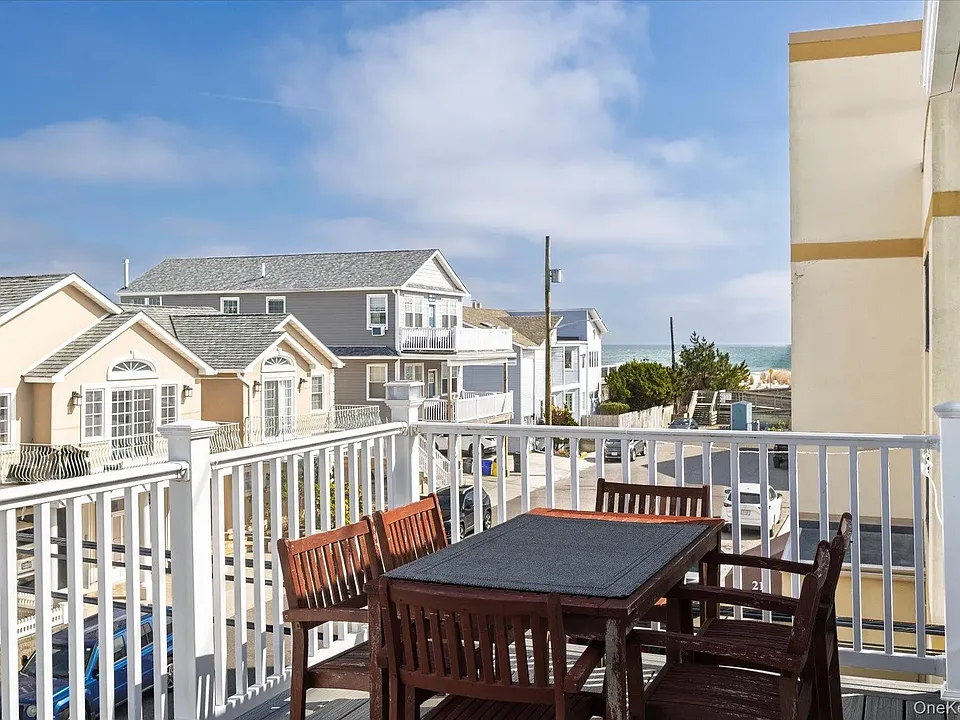 23 Arizona Ave #2
