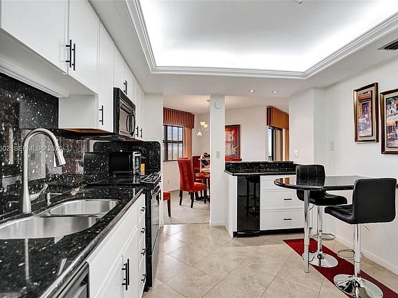 5th image of 501 N Riverside Dr #Penthouse 2