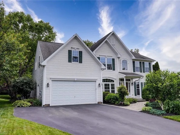 74 Chadwick Mnr, Fairport, NY 14450