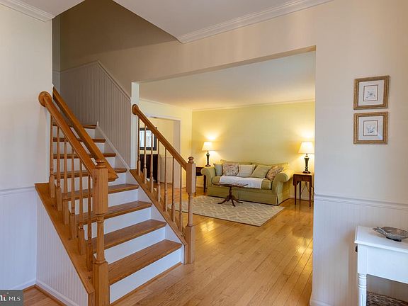4th image of 818 Oak Mill Ct