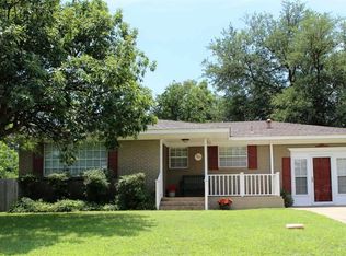 907 E Ikard St, Henrietta, TX 76365