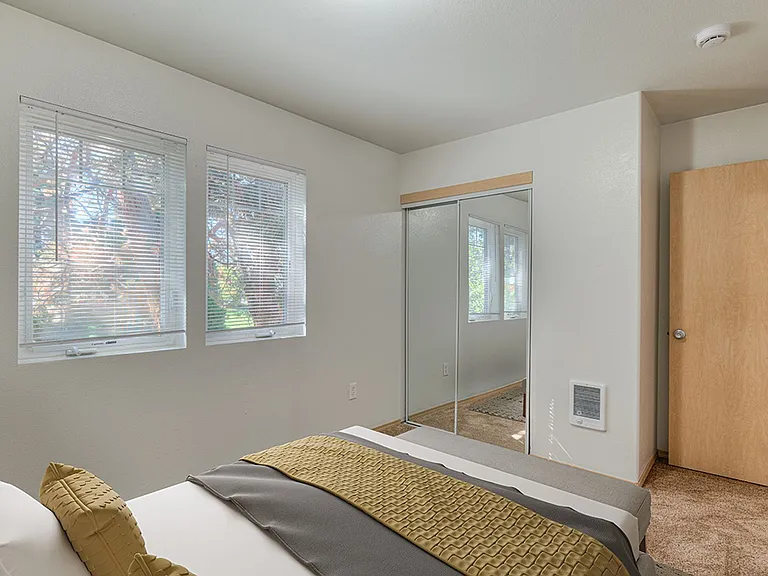 Highly sought after 1,2,3-bedroom flat and townhome apartments — Photo 40