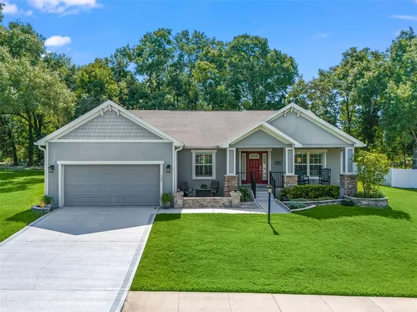 327 Woodland Trl, Lady Lake, FL 32159