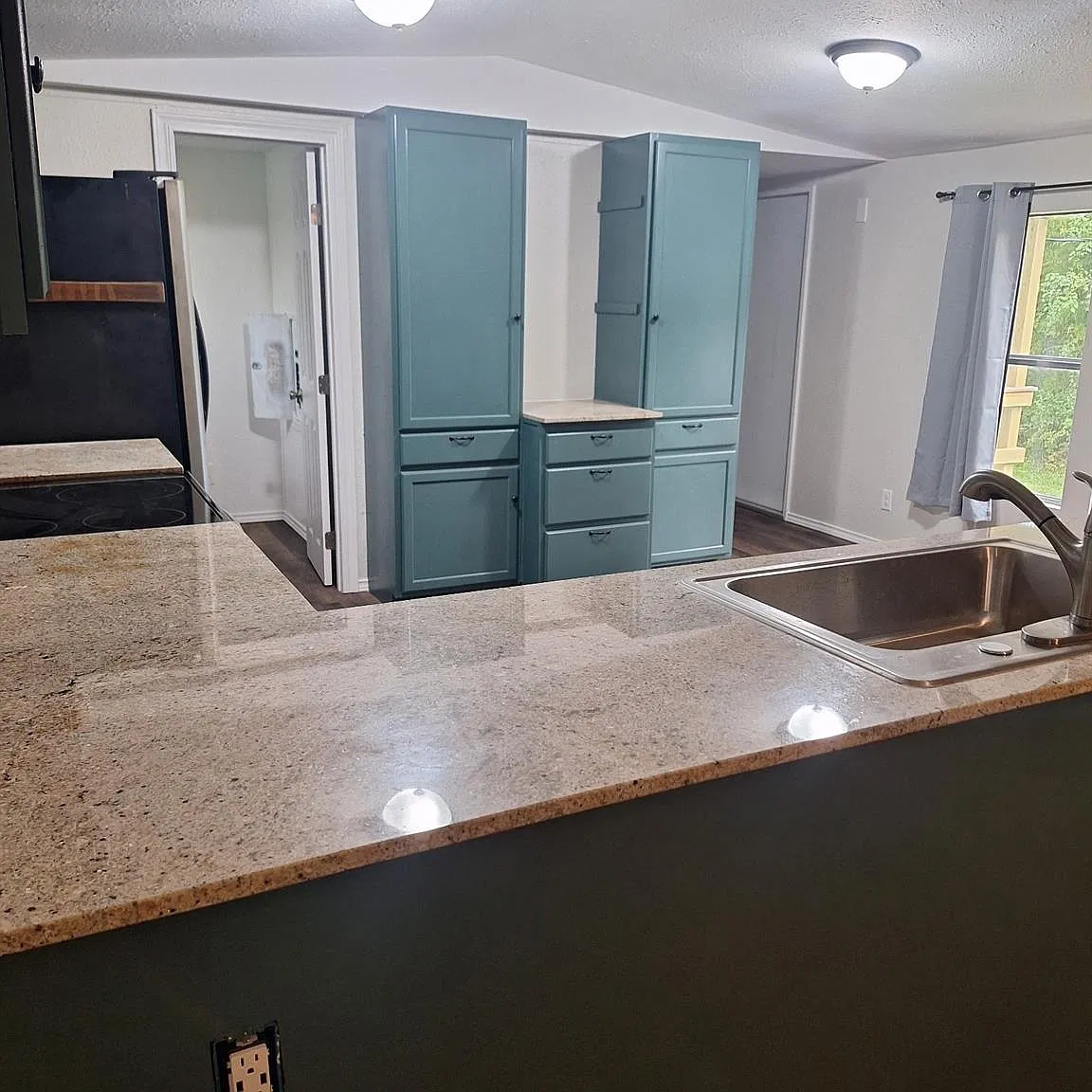 3 bed, 2.0 bath, $1,300 — Photo 4