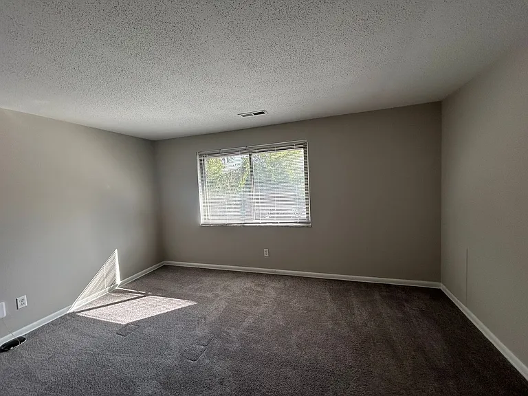 Coventry Court Townhomes — Photo 112