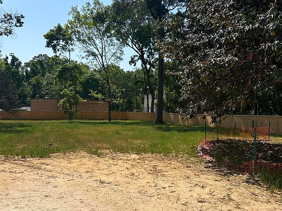 2nd image of 1833 Woodland Rd