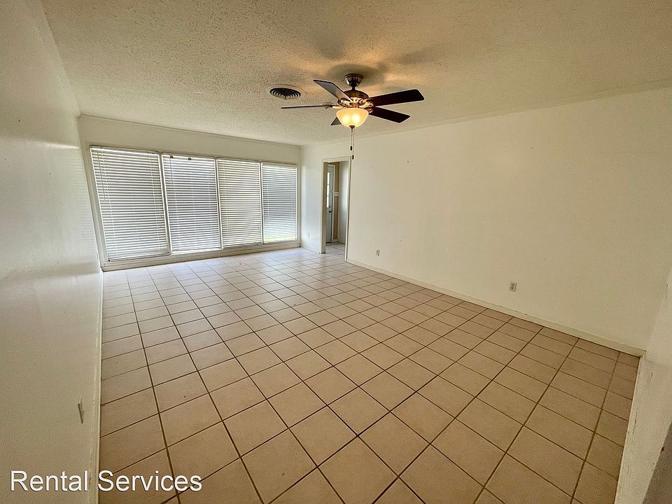 1st image of 555 Munsterman Pl