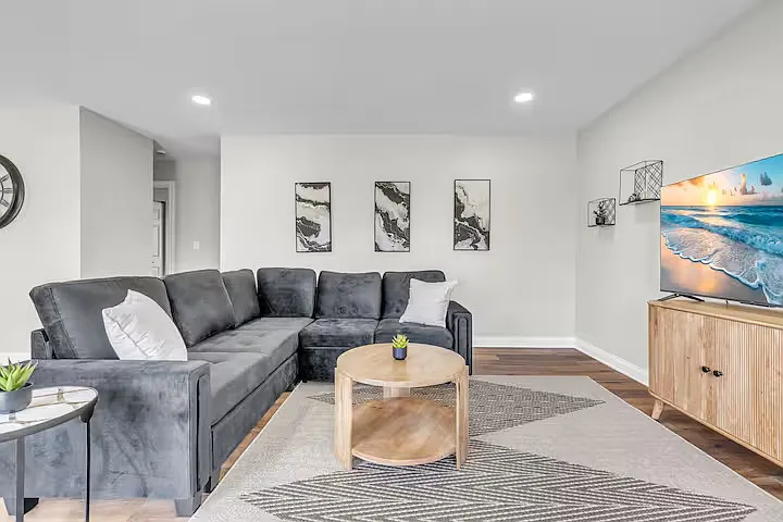 112 S Maxon Ln — Photo 15