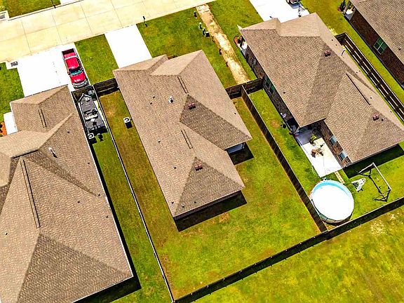 3rd image of 372 Pond Dr