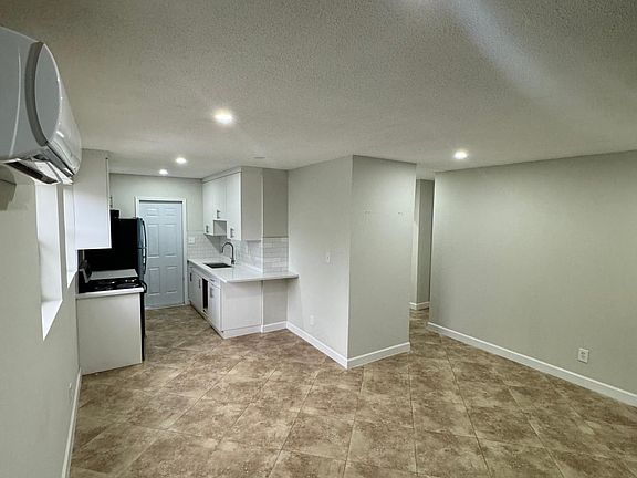 3rd image of 813 SW 29th St APT 1