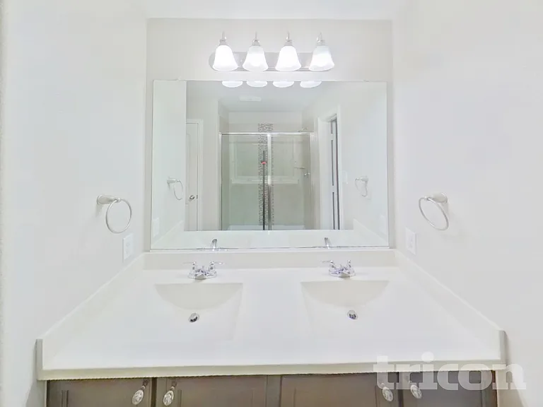 810 Silverbell St — Photo 8