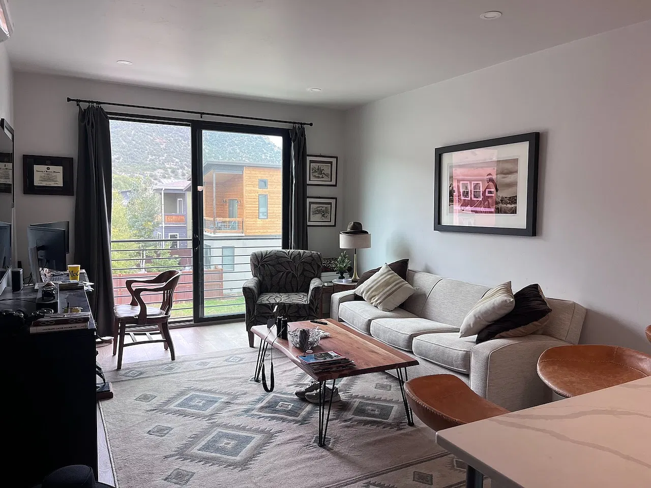 1 bed, 700 sqft, $1,600 — Photo 2