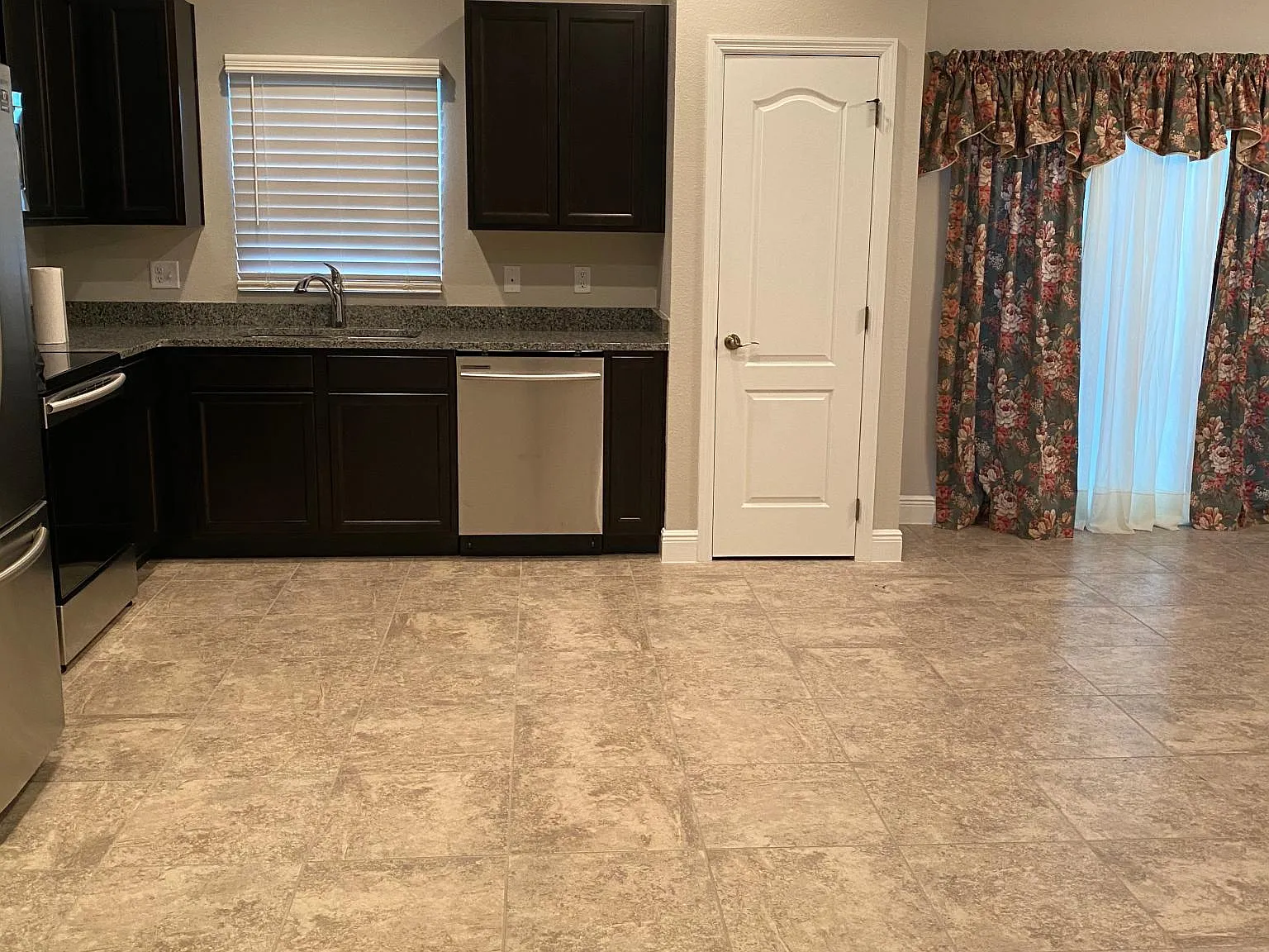 4 bed, 1553 sqft, $1,800 — Photo 4