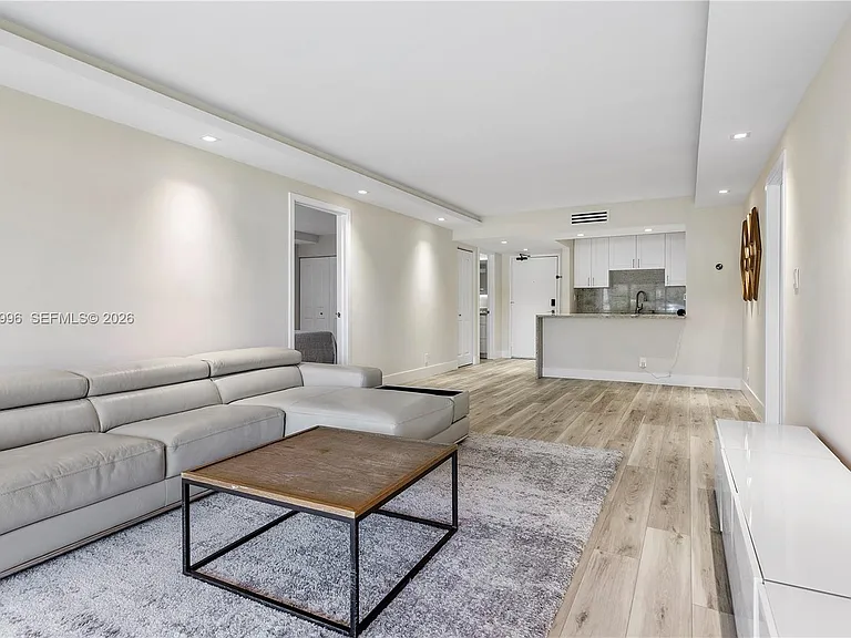 230 Lakeview Dr #106 — Photo 23