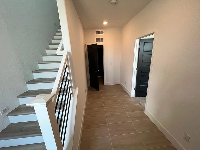 514 W Mahogany Ln — Photo 2