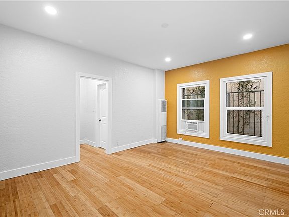 5th image of 131 S Jackson St APT 103