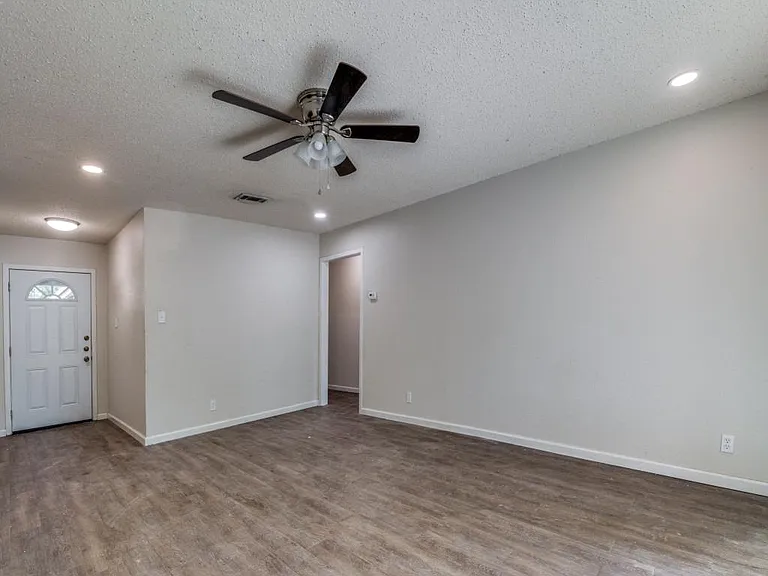 412 Craddock Ave — Photo 10