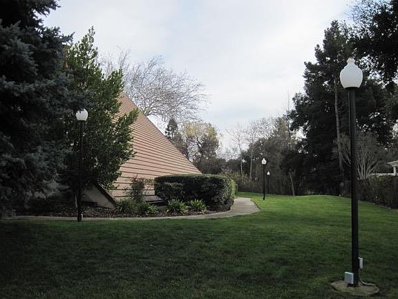 5th image of 221 Leisure Dr