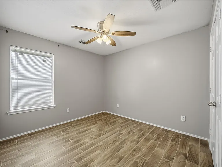 2734 Trinity Glen Ln — Photo 23