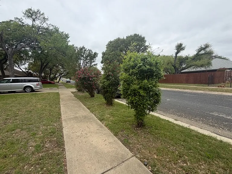 5110 Glenoak Dr — Photo 2