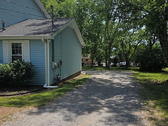4th image of 104 Twin Oaks Ct #B