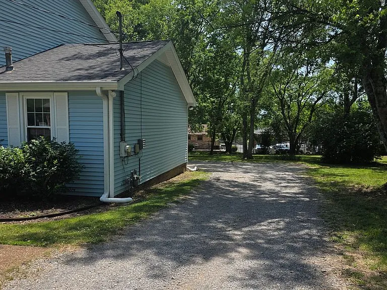 104 Twin Oaks Ct #B — Photo 4