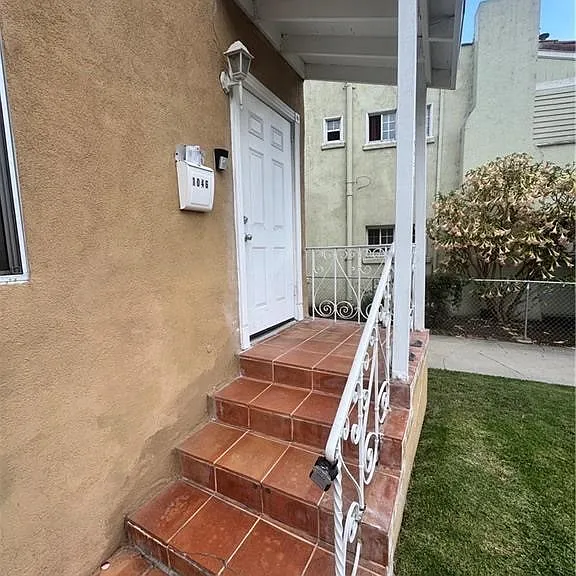 1046 S Citrus Ave — Photo 12
