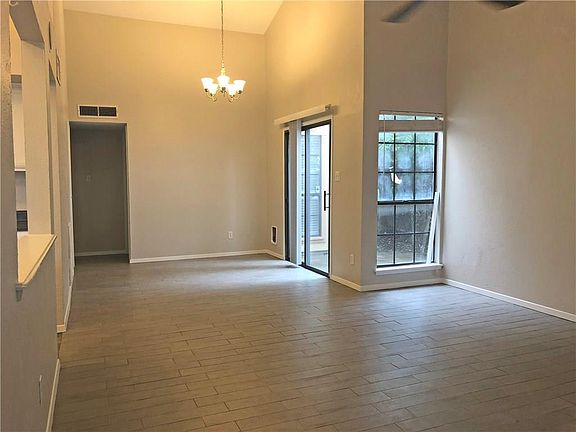 2nd image of 2405 Wildbriar Dr