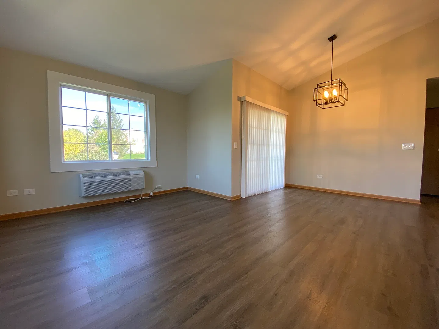 2 bed, 1150 sqft, $2,150 — Photo 3