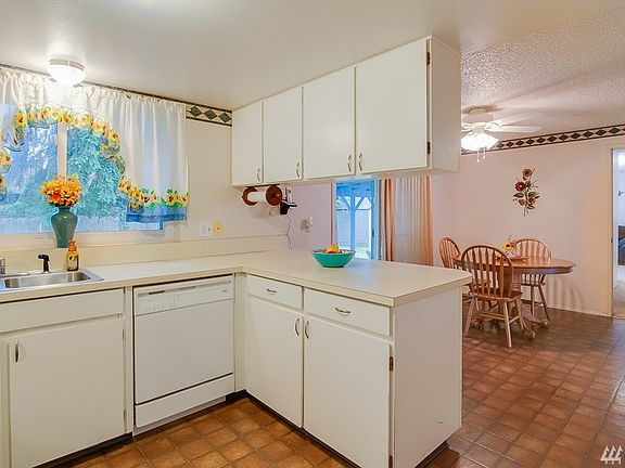 4th image of 4084 SE Lodgepole Ct