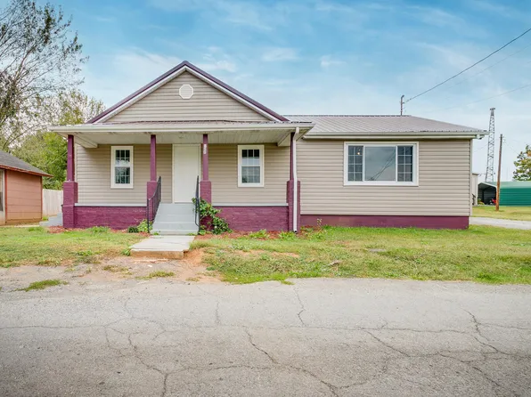 208 Center Ave, Surgoinsville, TN 37873